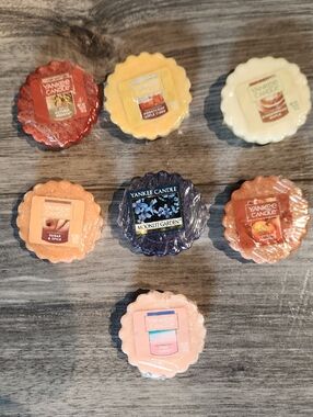 NWT Yankee Candle Set Of 7 Wax Tarts - Assorted Colors 0.8 Oz Ea.